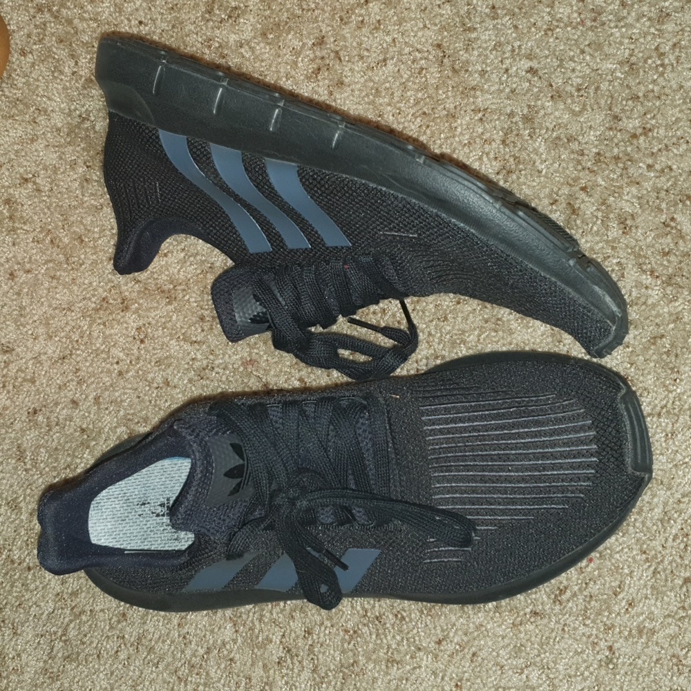 Adidas Men's Swift Run Trainers Triple Black sz 12 - Picture 2 of 6